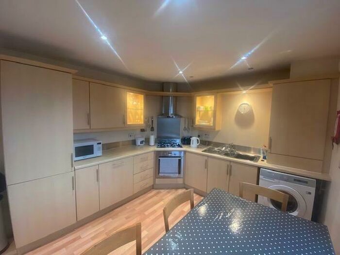 2 Bedroom Apartment To Rent In Vellacott Close, Cardiff, CF10