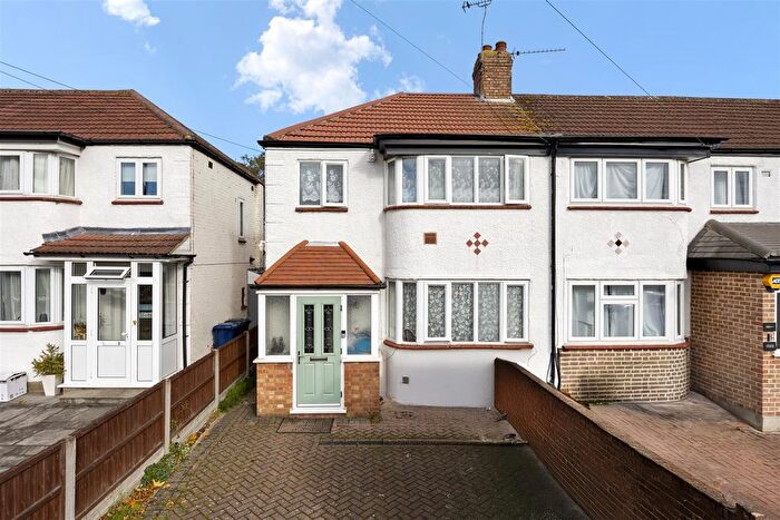 4 Bedroom Semi Detached House For Sale In Woodhouse Avenue, Perivale, Greenford, UB6
