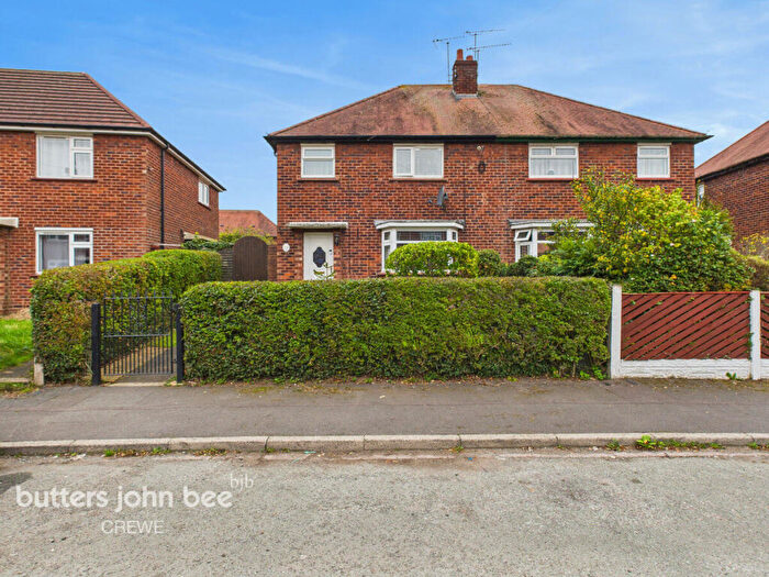 3 Bedroom Semi-Detached House For Sale In Deva Road, Crewe, CW2