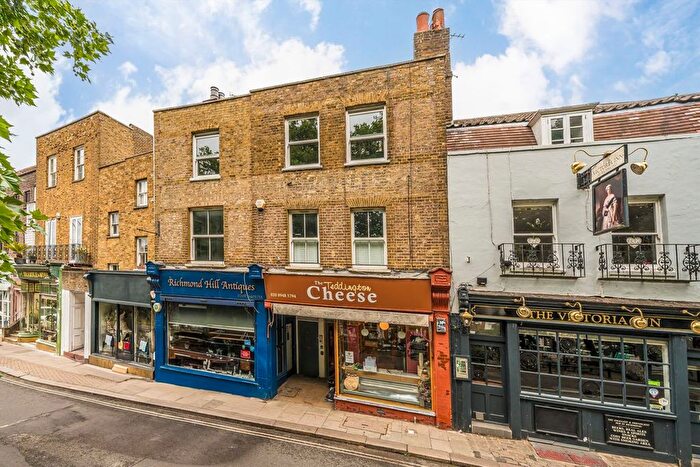 2 Bedroom Flat To Rent In Hill Rise, Richmond, TW10