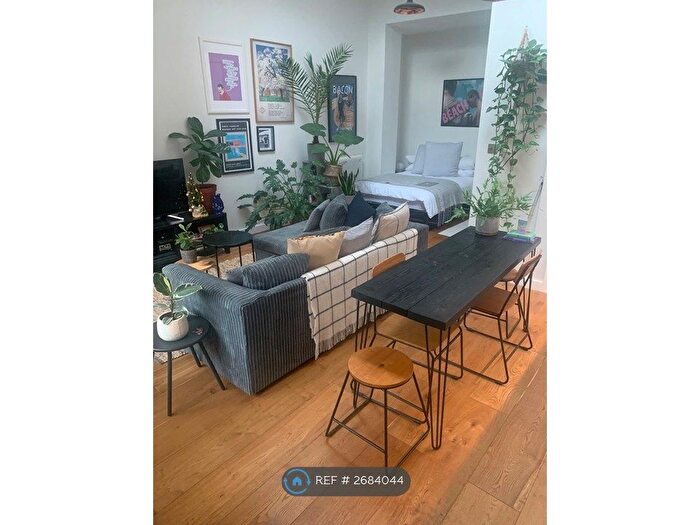Studio To Rent In Old Kent Road, London, SE1