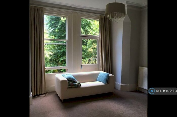 2 Bedroom Flat To Rent In Bedwardine Road, London, SE19