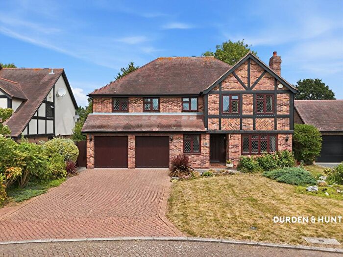 5 Bedroom Detached House For Sale In Fordyce Close, Emerson Park, RM11