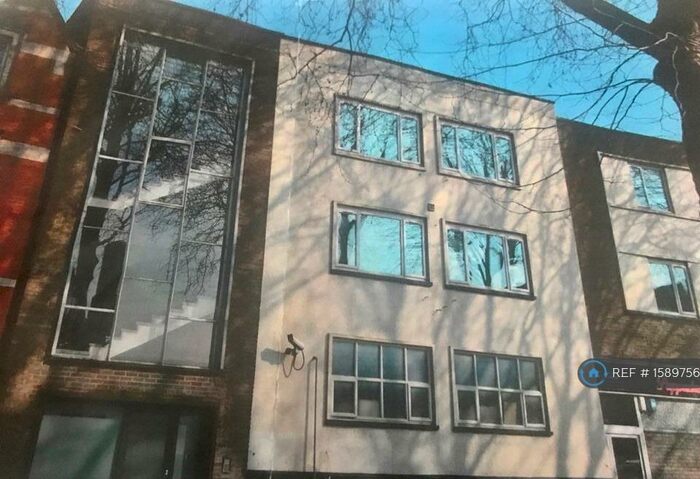 1 Bedroom Flat To Rent In Empire House, Swindon, SN1