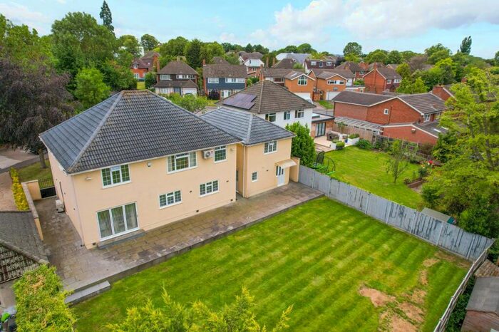 5 Bedroom Detached House To Rent In Cleveland Gardens, Worcester Park, KT4