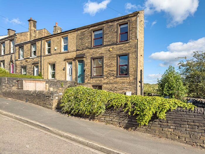 2 Bedroom End Of Terrace House For Sale In Clifton Common, Clifton, HD6