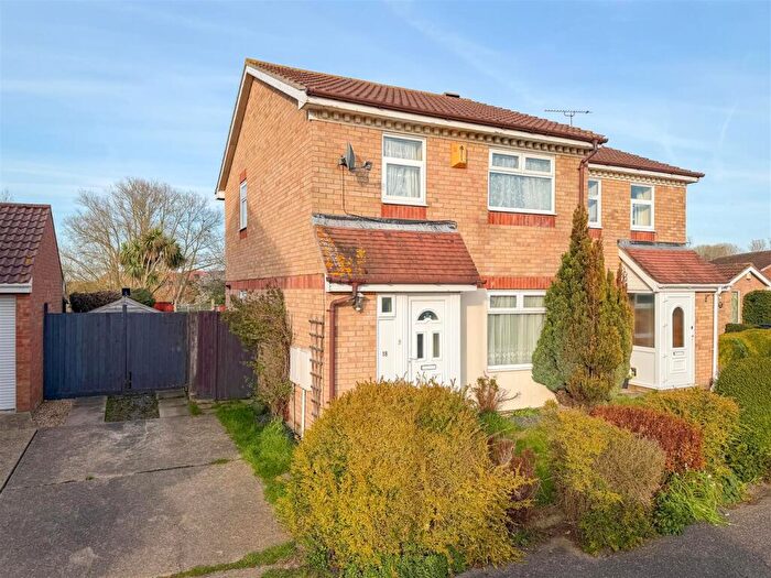 3 Bedroom Semi Detached House For Sale In Abinger Close, Clacton-On-Sea, Essex, CO16