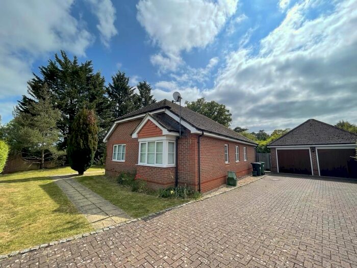 4 Bedroom Detached Bungalow To Rent In Newbury, Berkshire, RG14