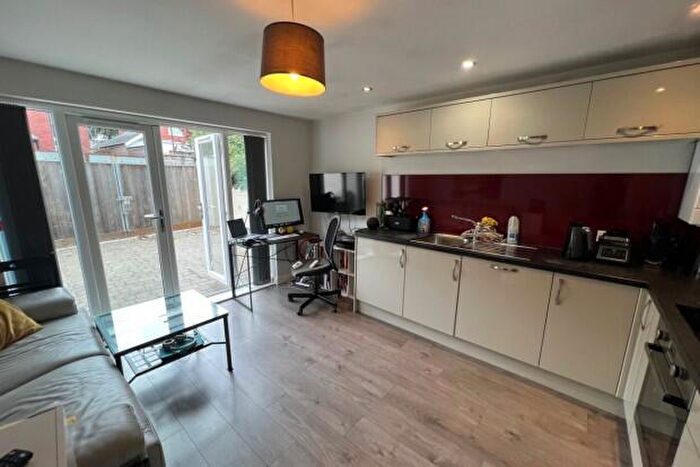 2 Bedroom Flat To Rent In Albany Road Cardiff, CF24