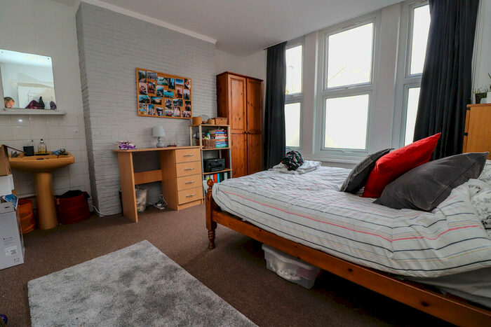 6 Bedroom Semi-Detached House To Rent In Westridge Road, Southampton, SO17