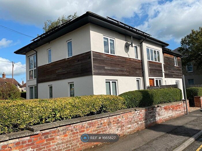 2 Bedroom Flat To Rent In Hawthorn Road, Chippenham, SN15