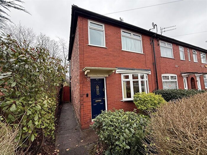 3 Bedroom End Terrace House For Sale In Freeman Road, Dukinfield, SK16