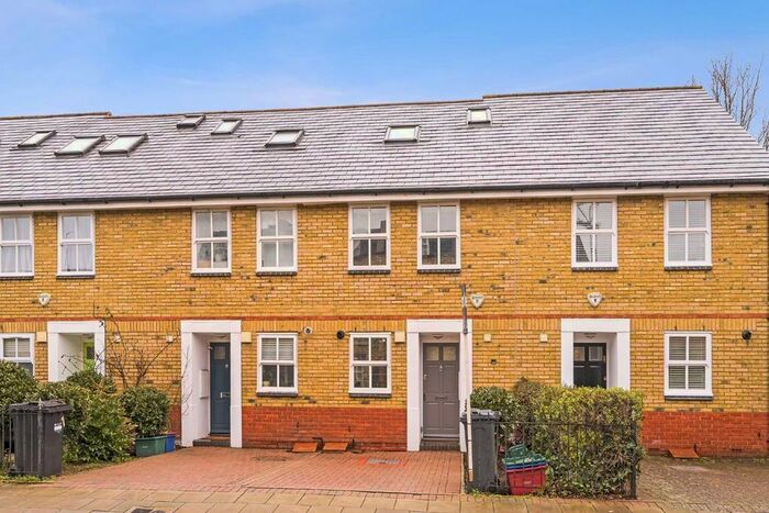 3 Bedroom Property To Rent In Bridge Street, London, W4