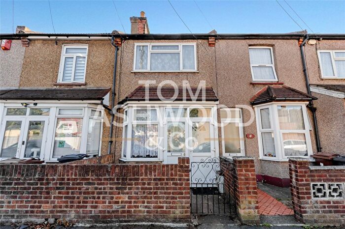 2 Bedroom End Of Terrace House For Sale In Gordon Road, Barking, IG11