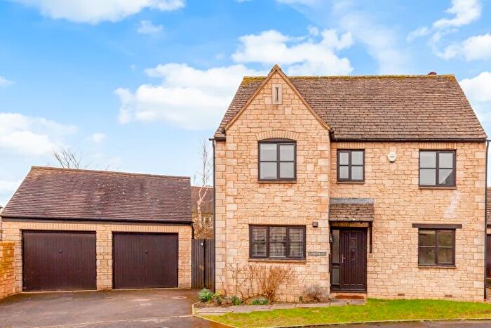 4 Bedroom Detached House To Rent In Deer Park Witney, OX28