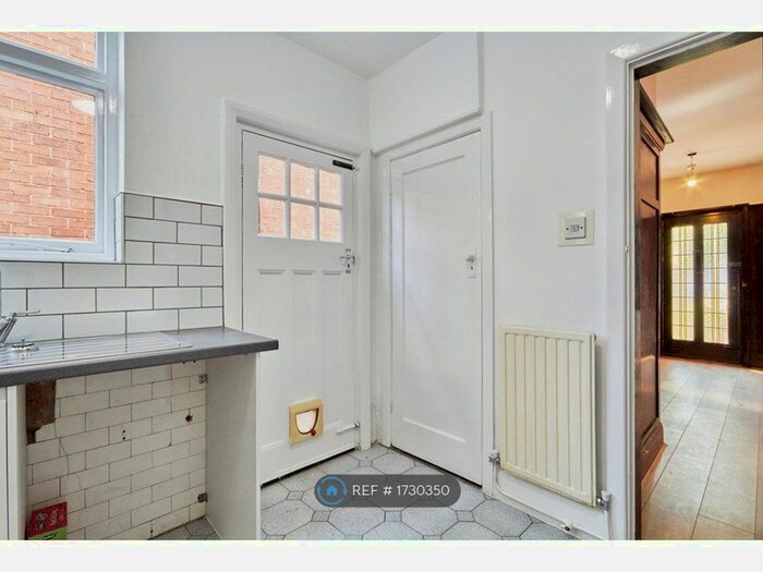 3 Bedroom Detached House To Rent In Valmont Road, Nottingham, NG5