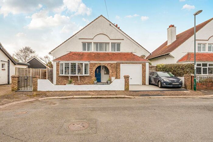 4 Bedroom Detached House For Sale In Tennyson Road, Bognor Regis, PO21
