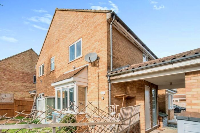 2 Bedroom End Of Terrace House To Rent In Lincoln Crescent, Biggleswade, SG18