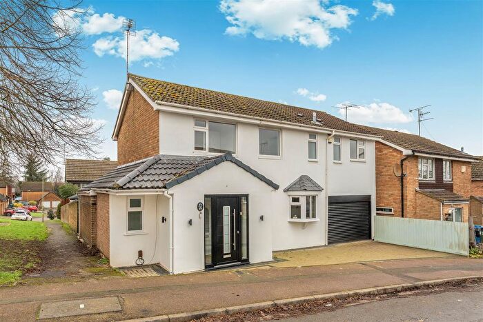 5 Bedroom Detached House For Sale In Kingfisher Drive, Banbury, OX16