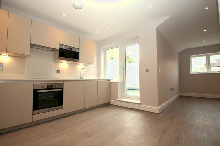 2 Bedroom Apartment To Rent In Ewell Road, Surbiton, KT6