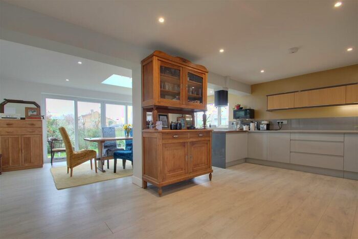 4 Bedroom Detached Bungalow For Sale In Wiston Close, Worthing, BN14