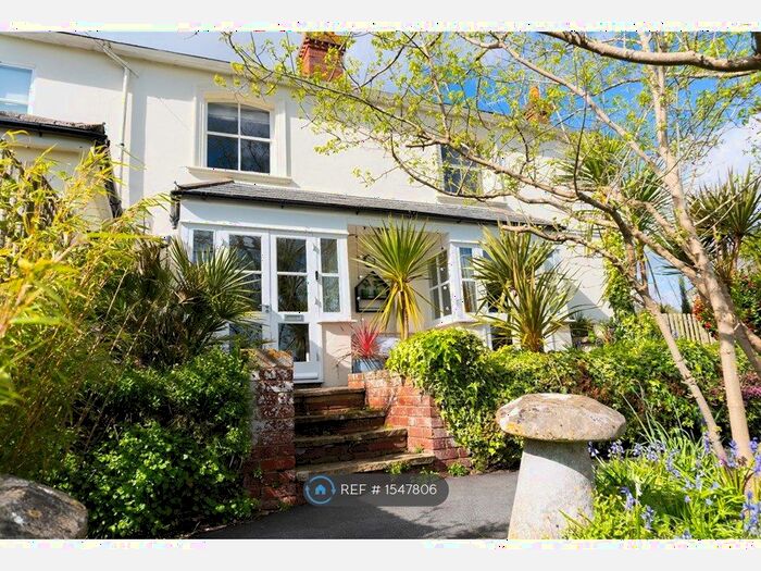 6 Bedroom Semi-Detached House To Rent In Lodge Hill Road, Lower Bourne, Farnham, GU10