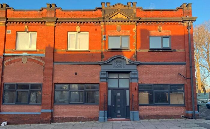 2 Bedroom Flat To Rent In Middleton Road, Chadderton, Oldham OL9