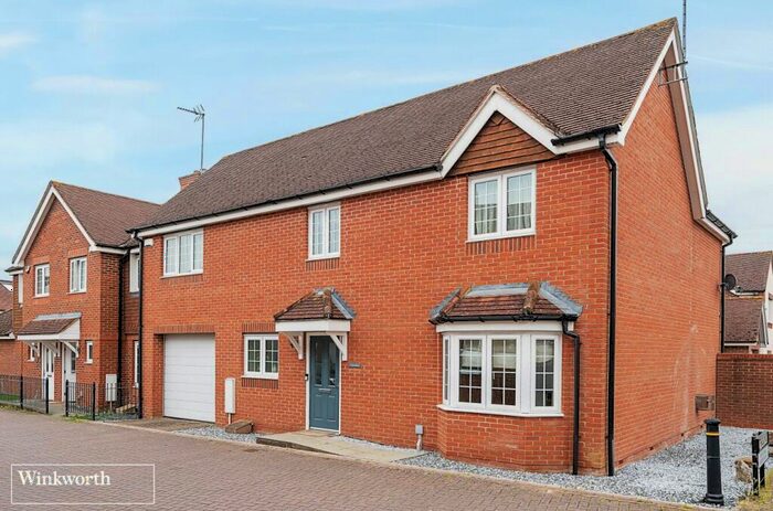 4 Bedroom Link Detached House To Rent In Watlington, Hook, Hampshire, RG27