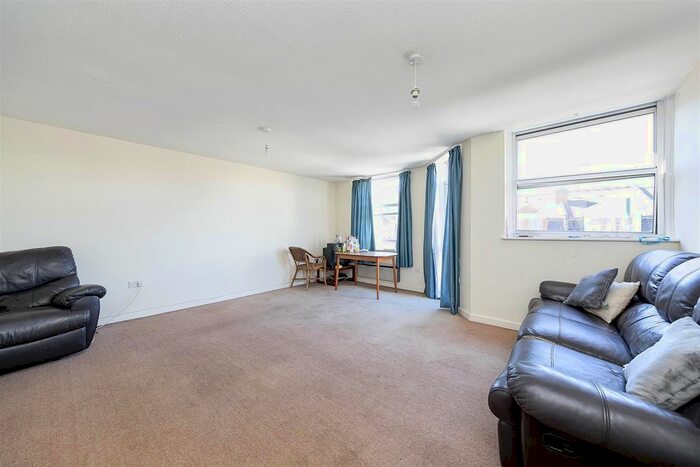 4 Bedroom Flat To Rent In Richmond Mews, Teddington, TW11