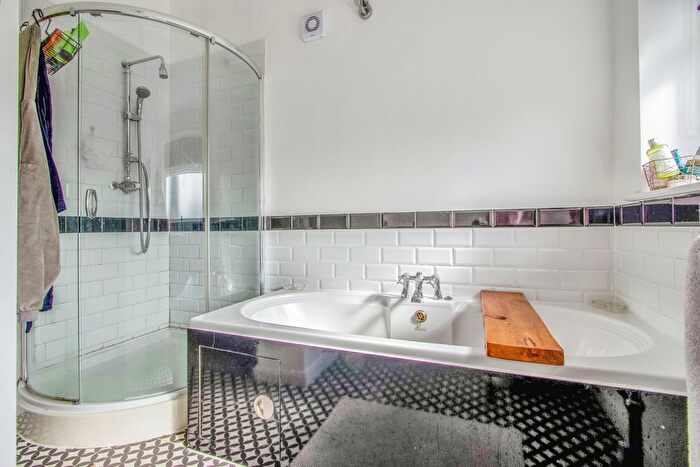 4 Bedroom Detached House For Sale In Potovens Lane, Outwood, Wakefield, West Yorkshire, WF1