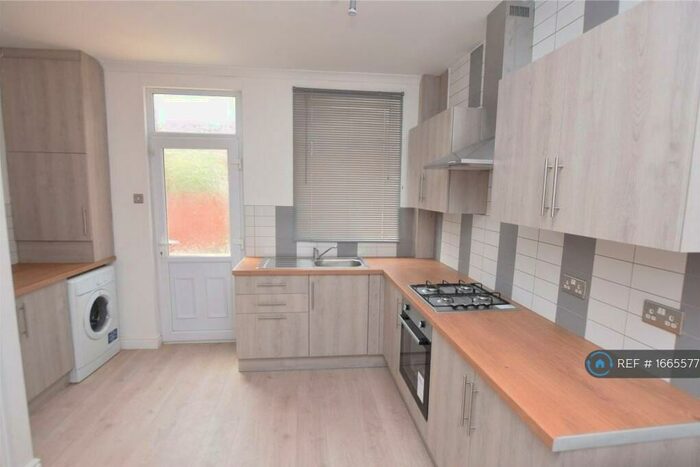 3 Bedroom Terraced House To Rent In Cross Flatts Street, Leeds, LS11