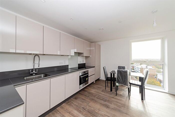 2 Bedroom Flat To Rent In East Acton Lane, London, W3