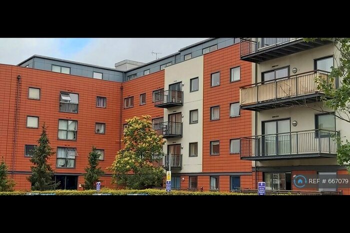 1 Bedroom Flat To Rent In Church Street, Epsom, KT17