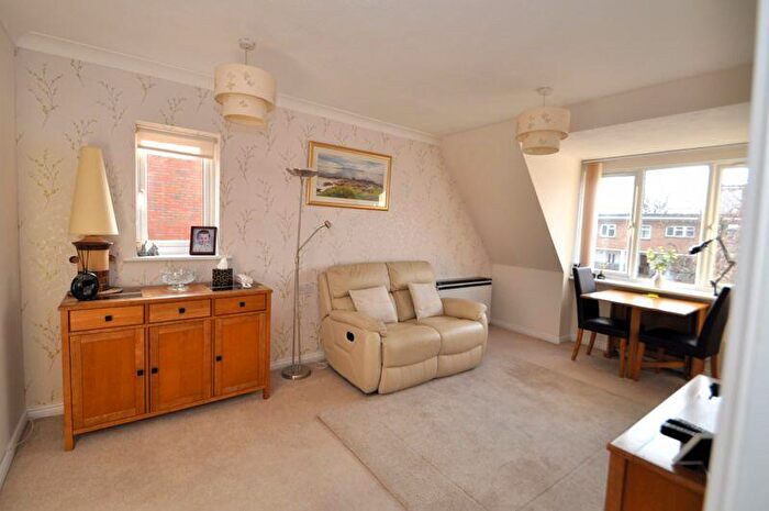 1 Bedroom Retirement Property For Sale In Age Exclusive Flat Central New Malden, KT3