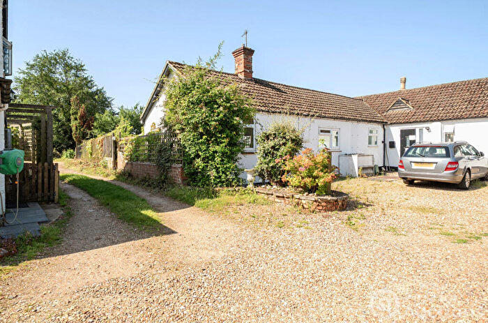 2 Bedroom Bungalow For Sale In Bicester Road, Twyford, Buckingham, MK18
