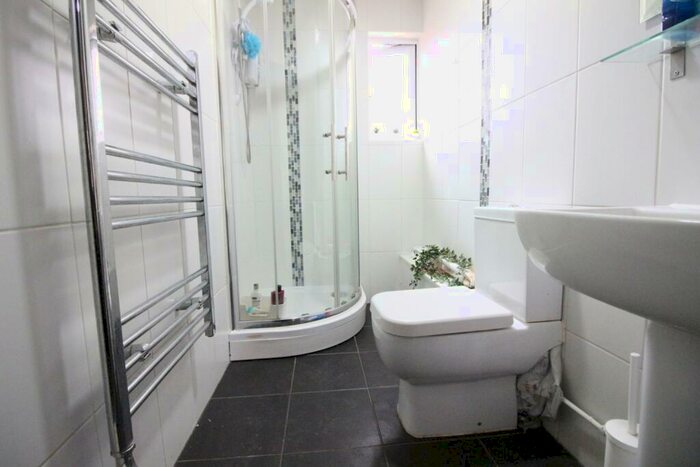 1 Bedroom Flat To Rent In Mackintosh Place, Roath, CF24