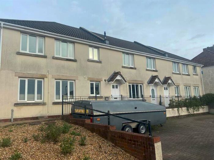 2 Bedroom Apartment To Rent In Flat, Willowdean Court, St. Aidans Road, Bristol, BS5