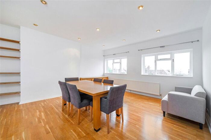 2 Bedroom Flat For Sale In Bracknell Lodge, Frognal Lane, NW3