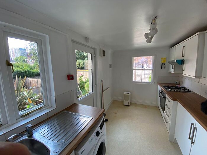 1 Bedroom Flat To Rent In Springfield Road, Brighton, BN1