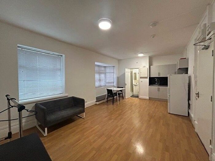 1 Bedroom Flat To Rent In Burnside Road, Dagenham, RM8