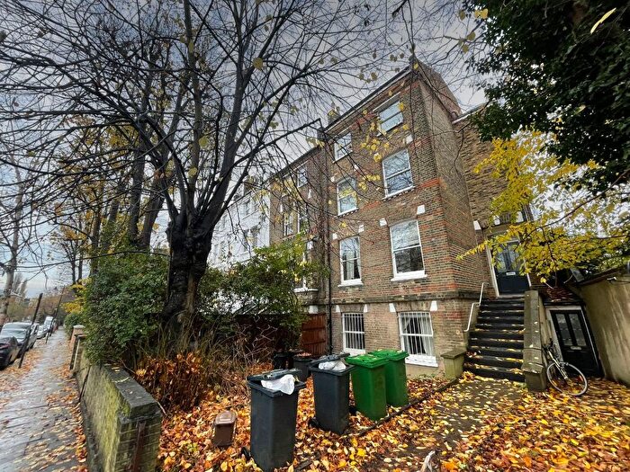 3 Bedroom Flat To Rent In Hartham Road, London, N7