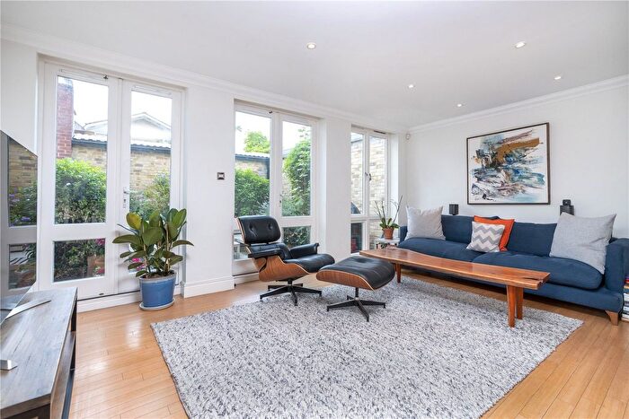3 Bedroom Semi Detached House To Rent In Doves Yard, Cloudesley Place, Islington, London, N1