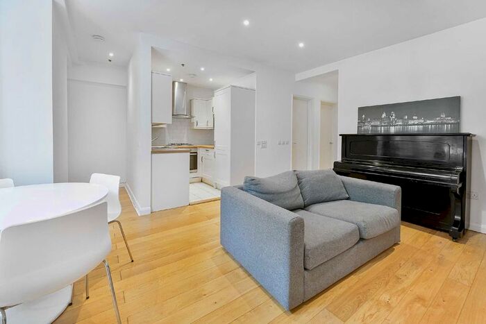 2 Bedroom Flat To Rent In Barons Court Road, London, W14