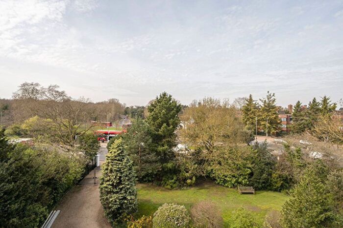 2 Bedroom Flat To Rent In Putney Hill, Putney, London, SW15