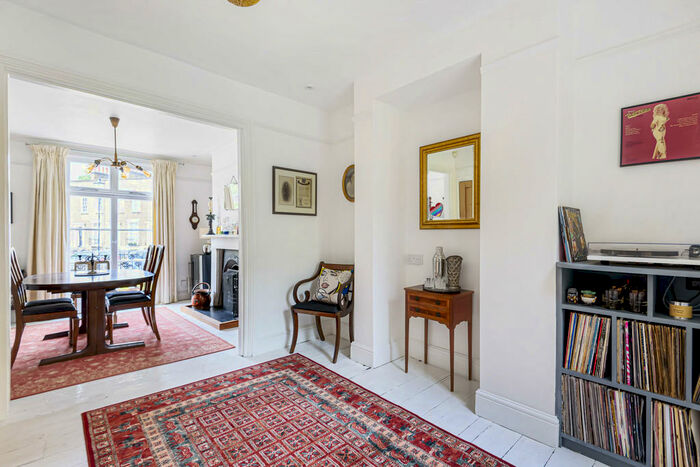 3 Bedroom Terraced House To Rent In Walcot Square, SE11