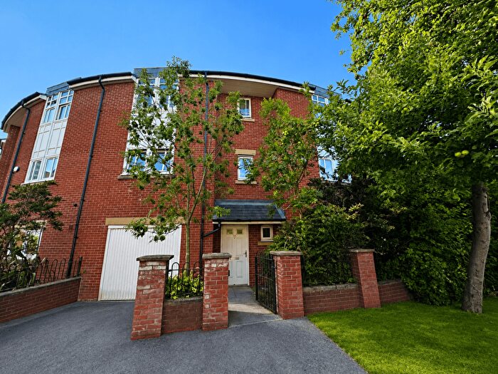 4 Bedroom Town House To Rent In Drayton Street, Hulme Manchester., M15