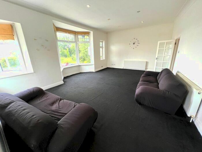 3 Bedroom Flat To Rent In Fullers Road, London, E18