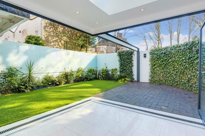 2 Bedroom Flat To Rent In Fitzjohns Avenue, Hampstead, London, NW3