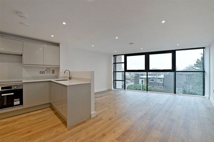 1 Bedroom Flat To Rent In Dedworth Road, Windsor, Berkshire, SL4