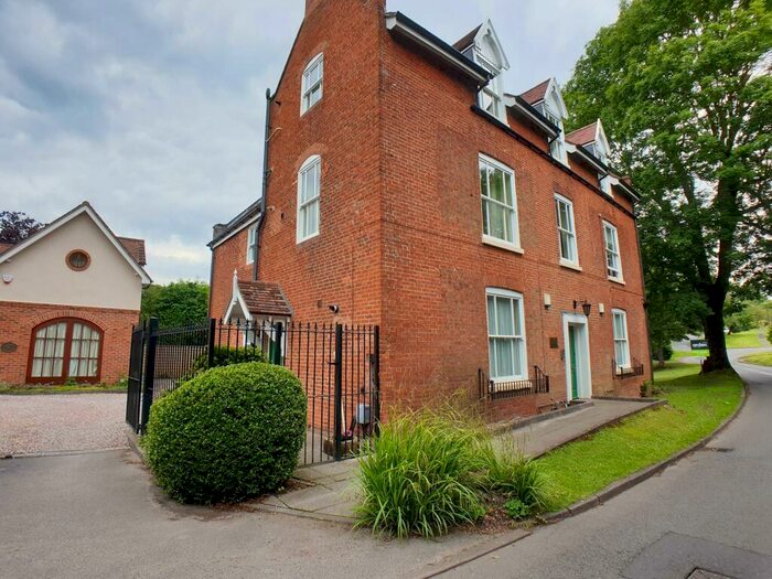 2 Bedroom Apartment To Rent In Hole Lane, Birmingham, B31